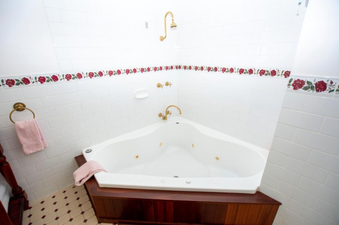 Rosebridge House Bed & Breakfast Adult Retreat Gooseberry Hill Exteriör bild